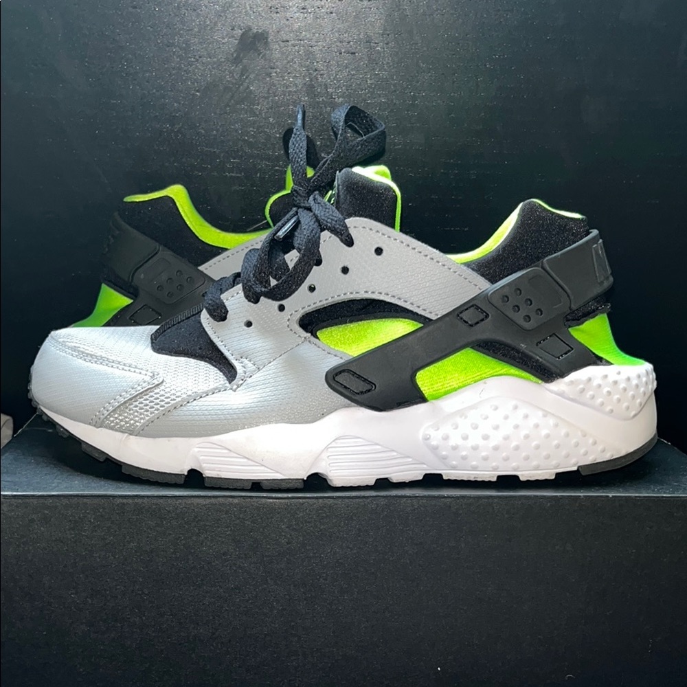 LAST CHANCE Nike Huarache sneakers